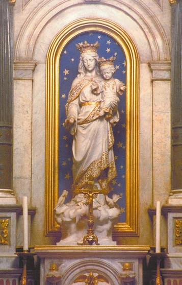 Nuestra Señora Auxiliadora, venerada en la iglesia del Sagrado Corazón de Jesús de los Padres Salesianos
