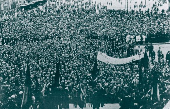 Concentración de los participantes del Congreso en la Plaza de la Catedral