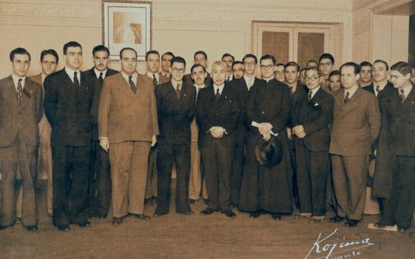 Dr. Plino con la redacción de El Legionario con el Almirante Yamamoto