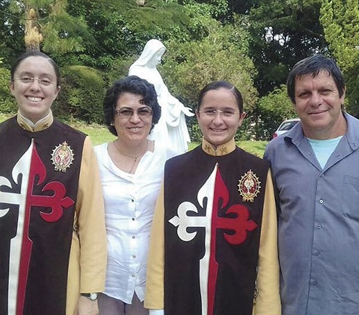 R227-LDL-Dona-Maria-de-Fatima-com-seu-esposo-e-filhas